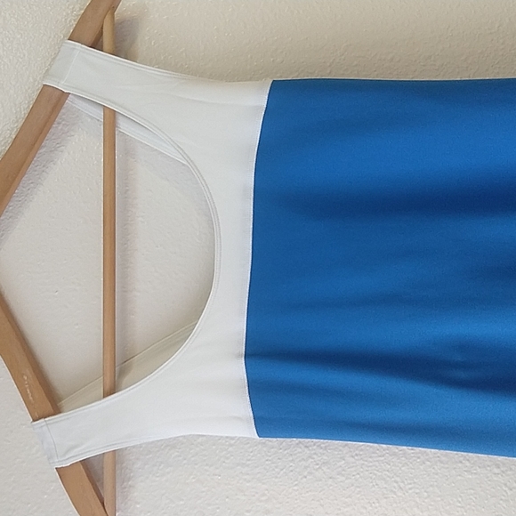 Wilson Tennis Dress Blue & White Team Built in Bra - Picture 2 of 10
